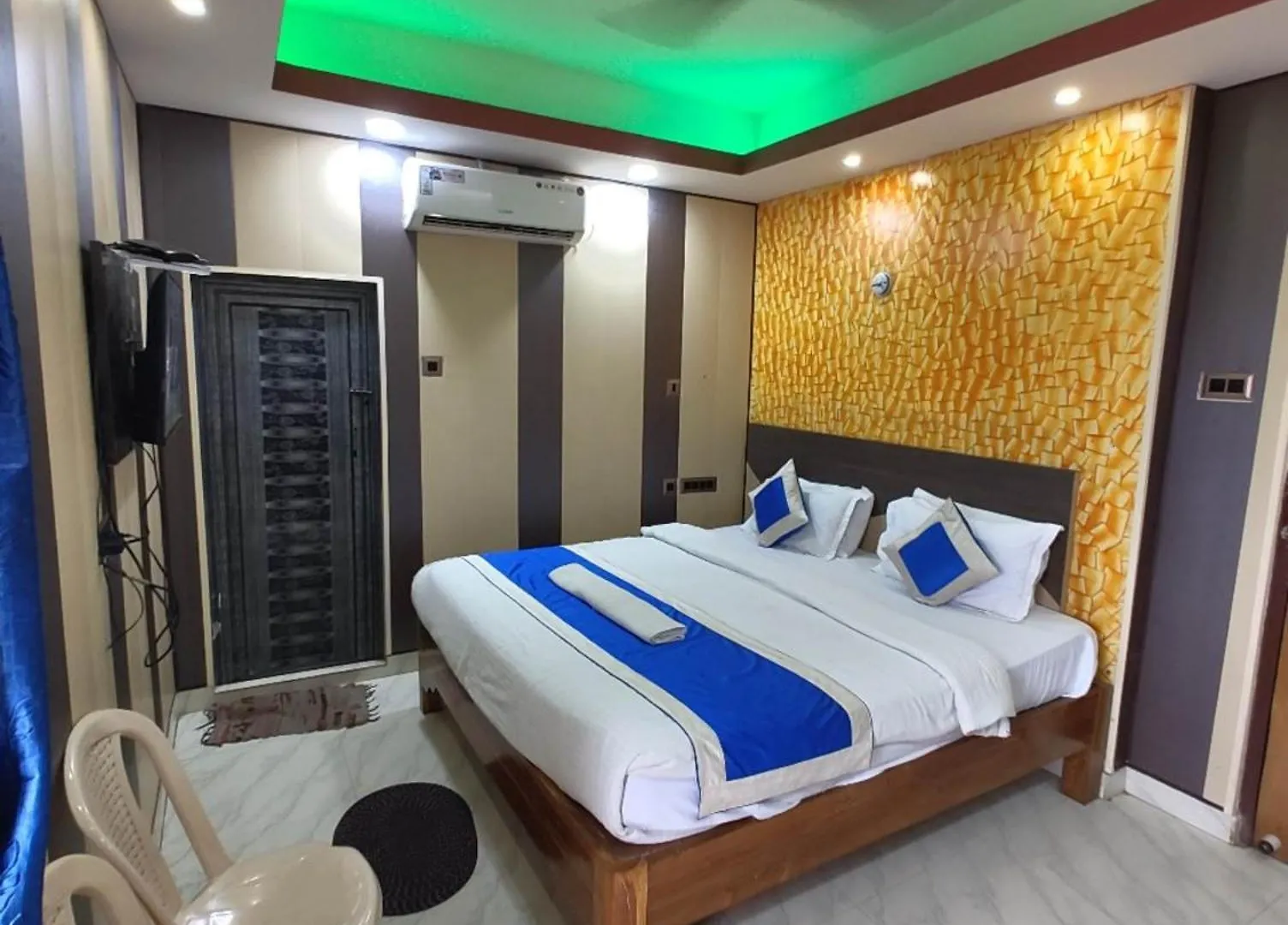 Homestay Hotel M R Kashi Residency Varanasi Near Varuna River - Fully Air-Conditioned